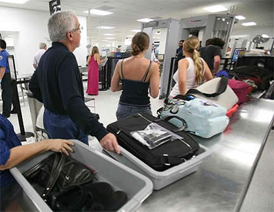 A Europa en barco, auto y avi&oacute;n