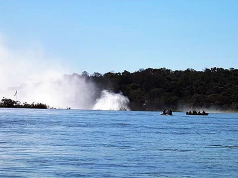 Traves&iacute;a por el r&iacute;o Iguaz&uacute; desde Andresito hasta las Cataratas