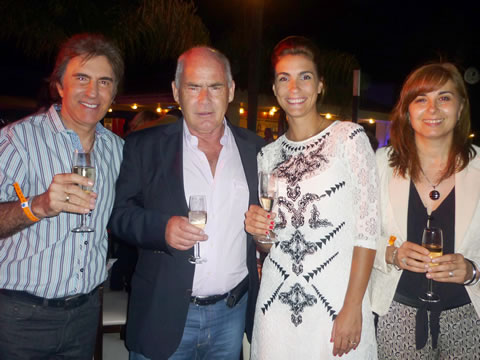 El presidente de la Filial La Pampa de FEHGRA, Hugo Fern&aacute;ndez Zamponi, en un brindis con el ministro Enrique Meyer, la esposa del presidente de la Filial R&iacute;o Hondo, Florencia Mukdise y la dirigente pampeana M&oacute;nica V&aacute;zquez.