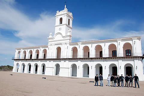 FOTO: R&eacute;plica completa del Cabildo de Buenos Aires, en la Ciudad de la Punta, San Luis.